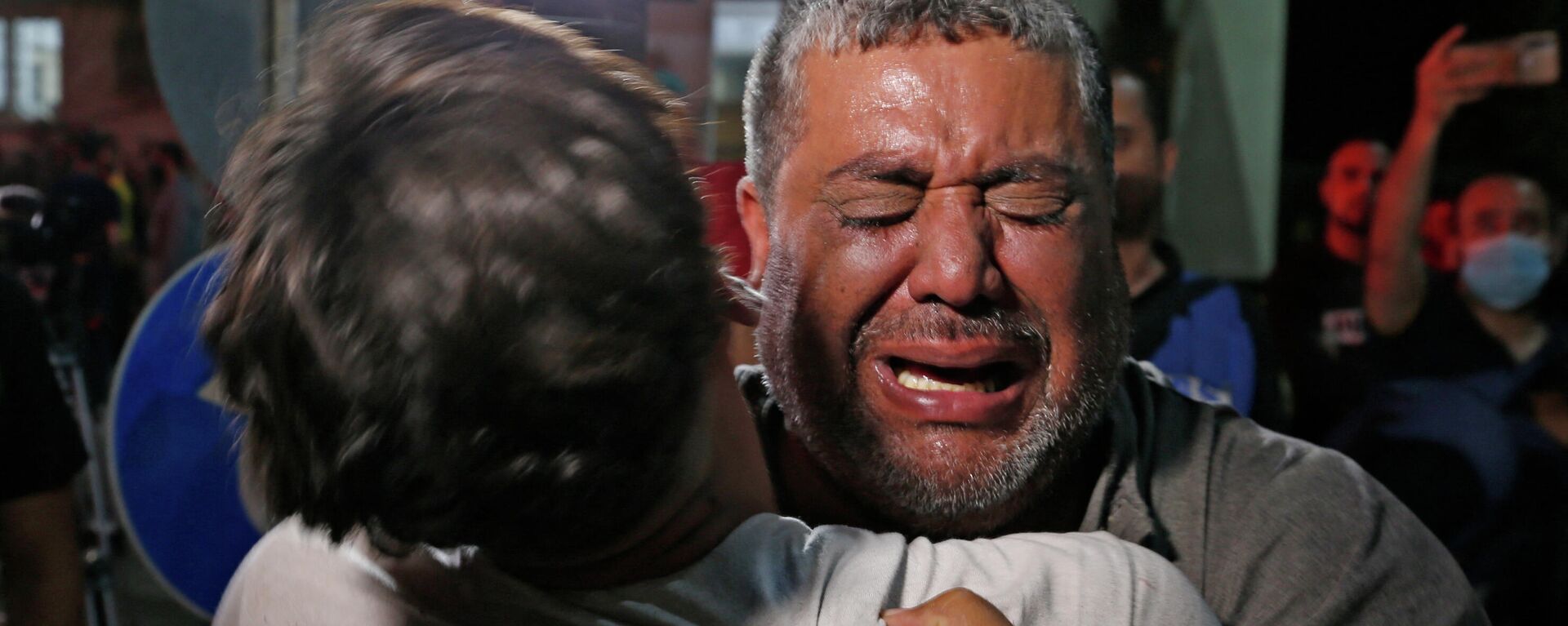 Un palestino llora en un hospital en la ciudad de Gaza. 12 de mayo de 2021. - Sputnik Mundo, 1920, 13.05.2021