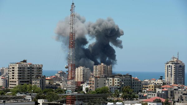 Ataque aéreo de Israel en la Franja de Gaza - Sputnik Mundo