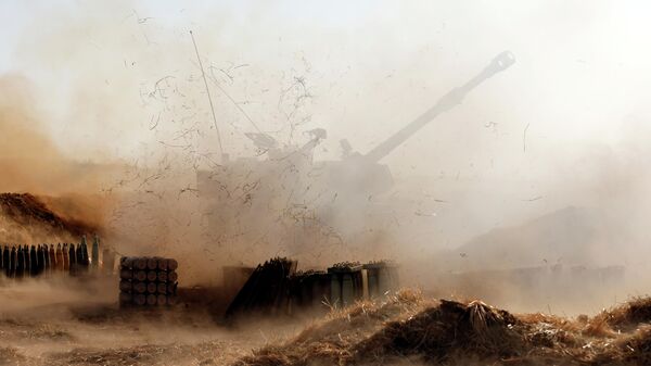 La artillería israelí dispara cerca de la frontera entre Israel y la Franja de Gaza, el 12 de mayo de 2021 - Sputnik Mundo