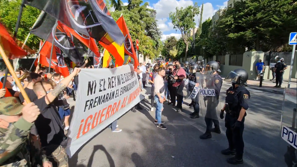 Manifestación en Madrid contra la llegada de inmigrantes a Ceuta - Sputnik Mundo