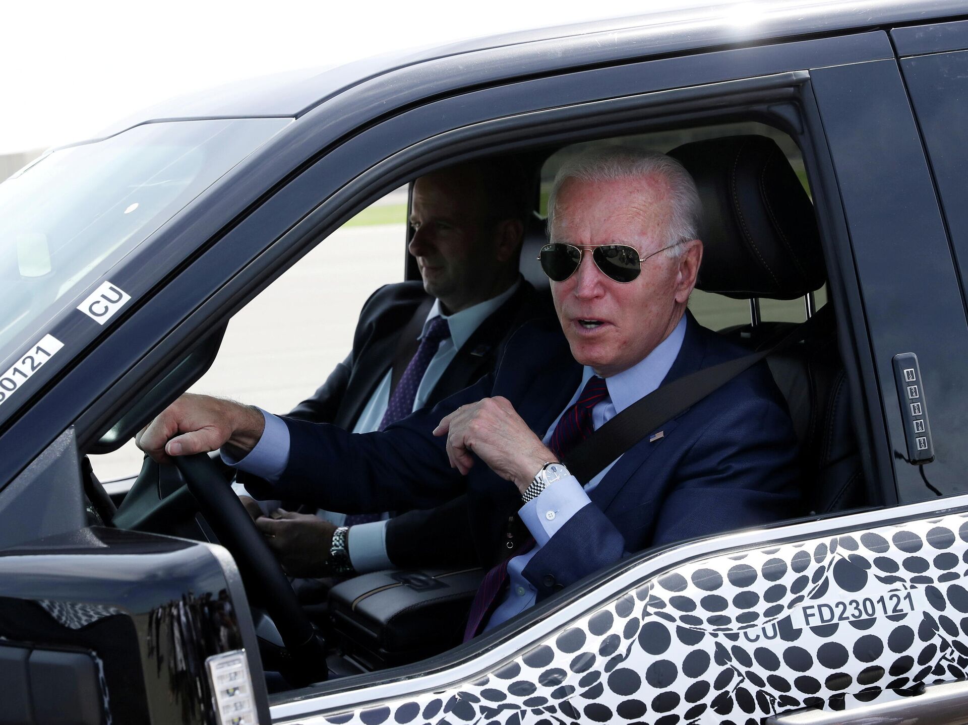 Байдн. Автомобиль президента США Джо Байдена. Джо Байден за рулем. Байден на Ford. Кортеж Джо Байдена.