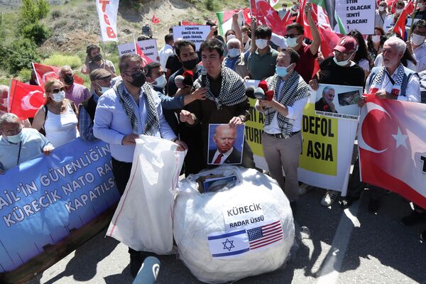 La manifestación cerca del radar Kurecik, en el este de Turquía - Sputnik Mundo