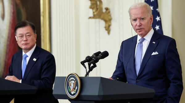 El presidente estadounidense Joe Biden durante una rueda de prensa conjunta con el presidente Moon Jae-in - Sputnik Mundo