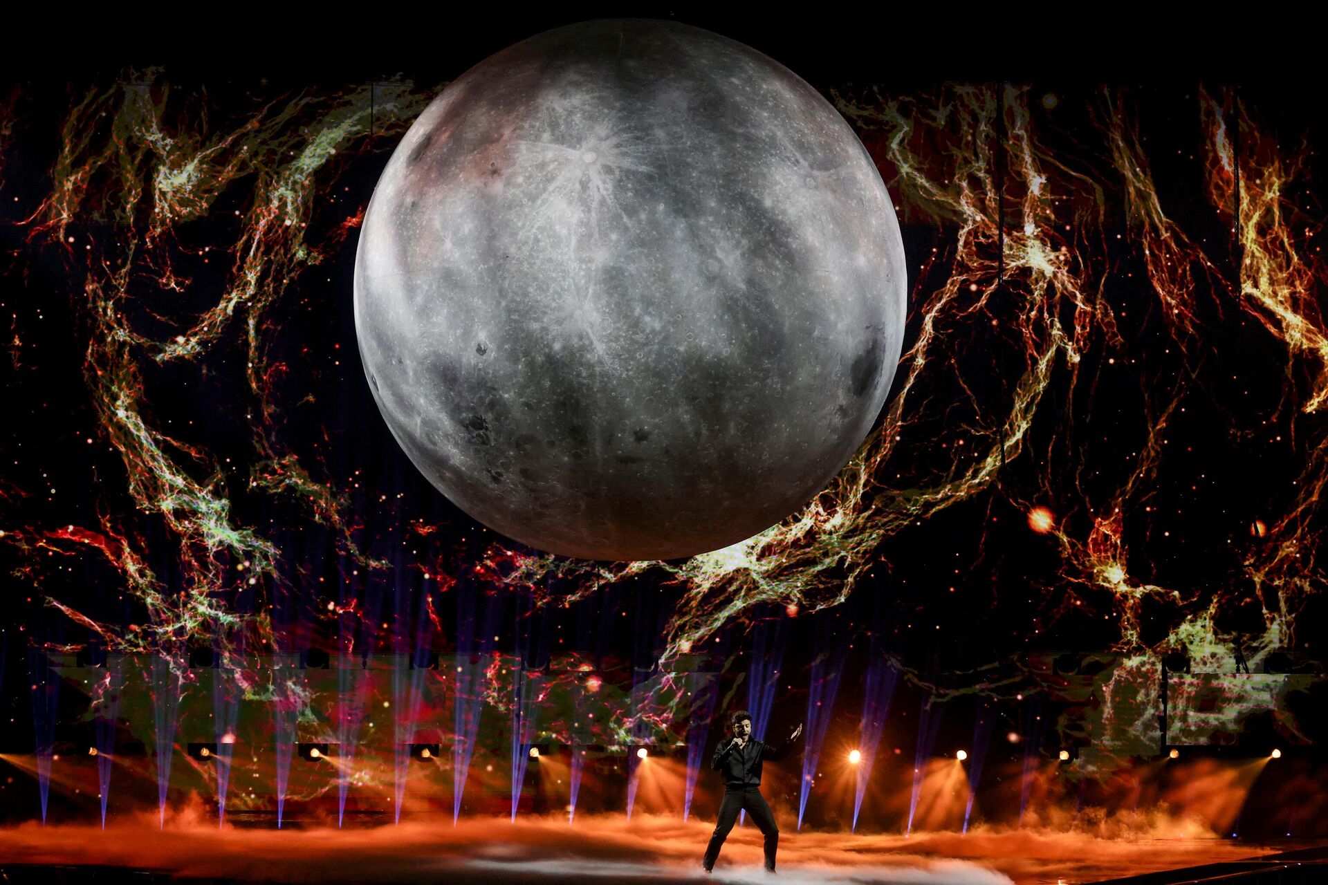 Blas Cantó sobre el escenario de Eurovisión 2021 Blas Cantó sobre el escenario de Eurovisión 2021 - Sputnik Mundo, 1920, 25.05.2021
