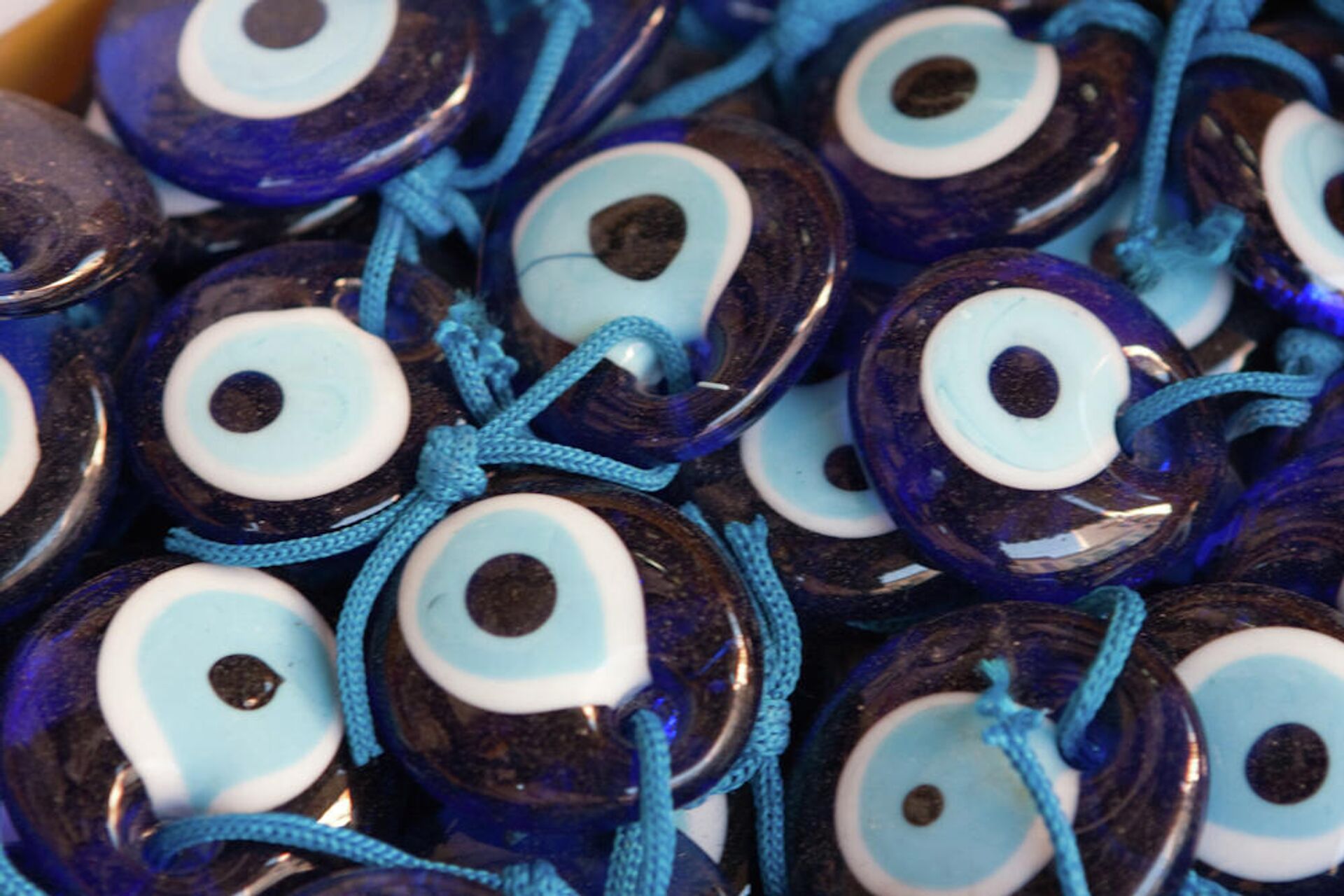 Un ojo hecho de cristal azul, amulet que protege del mal de ojo - Sputnik Mundo, 1920, 26.05.2021