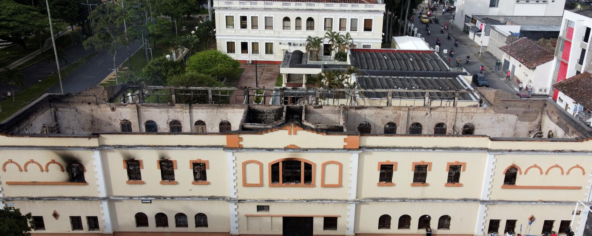 El Palacio de Justicia de Tuluá, en Colombia, fue incendiado en medio de protestas a nivel nacional - Sputnik Mundo, 1920, 28.05.2021