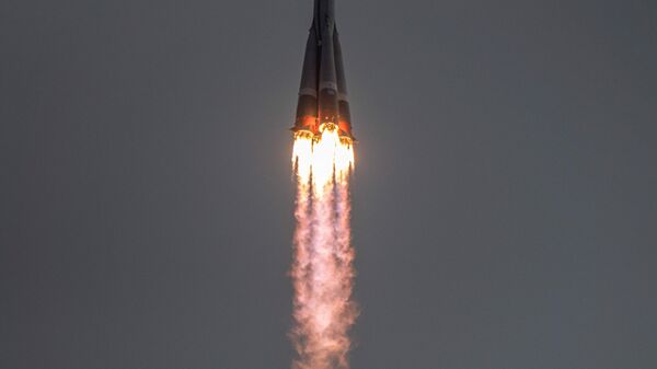 Lanzamiento del cohete Soyuz 2.1b el abril de 2021 - Sputnik Mundo