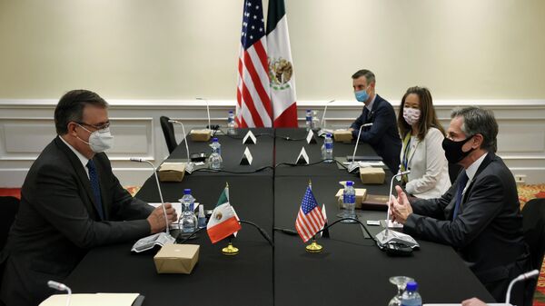El canciller de México, Marcelo Ebrard, junto al secretario de Estado de EEUU, Antony Blinken - Sputnik Mundo