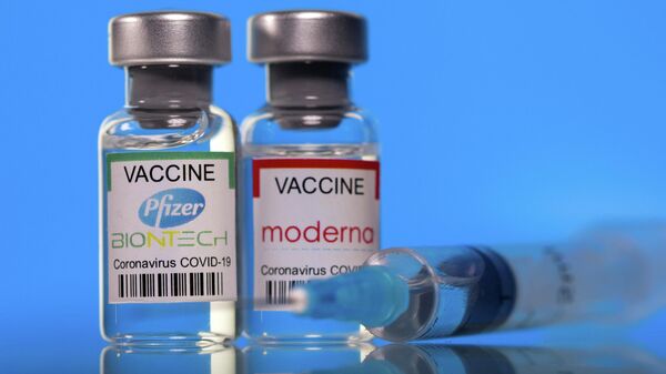 Vacunas estadounidenses contra el coronavirus Pfizer y Moderna - Sputnik Mundo