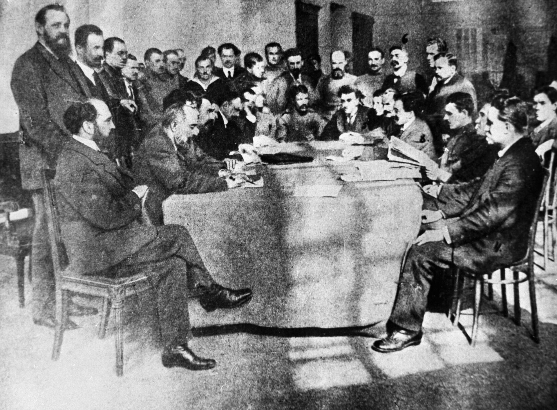 La reunión de un sóviet en 1917 - Sputnik Mundo, 1920, 06.06.2021