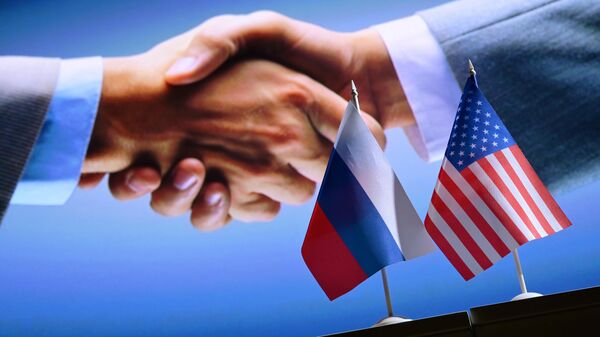 Las banderas de Rusia y EEUU - Sputnik Mundo