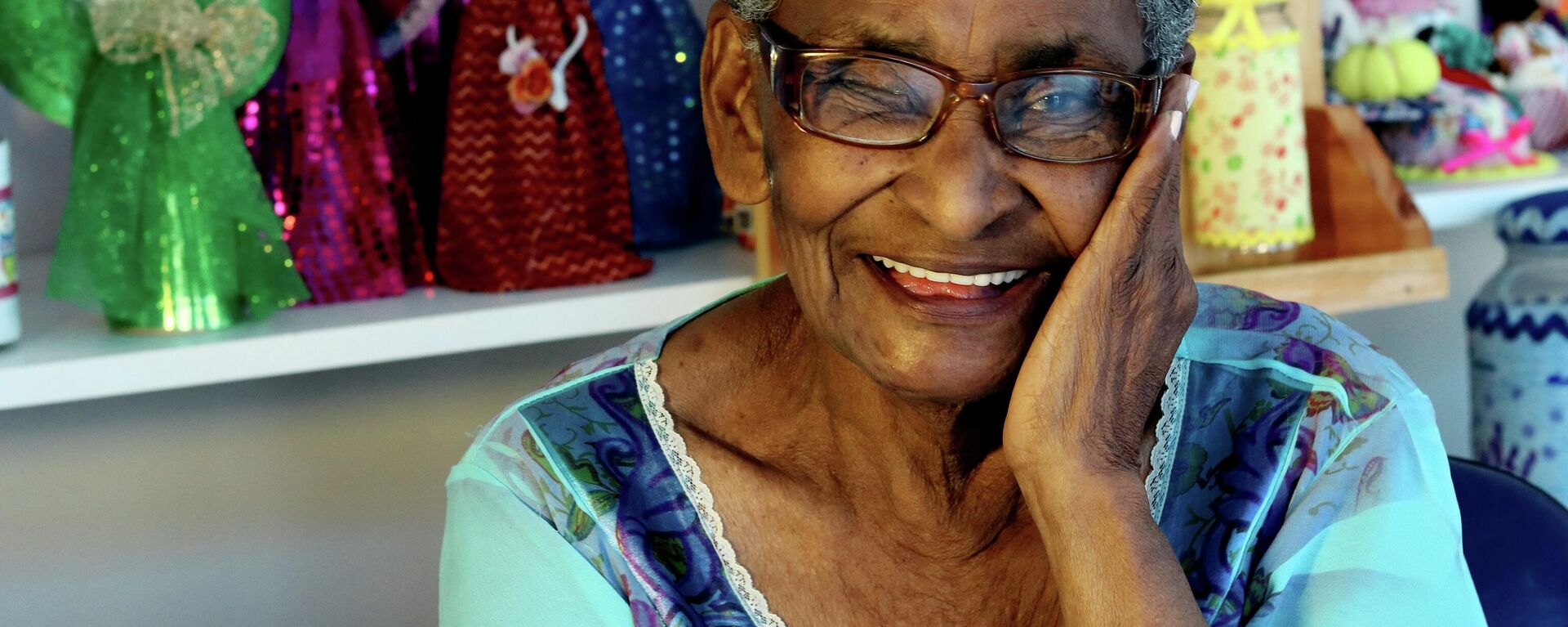 Old brazilian woman smiling - Sputnik Mundo, 1920, 15.06.2021