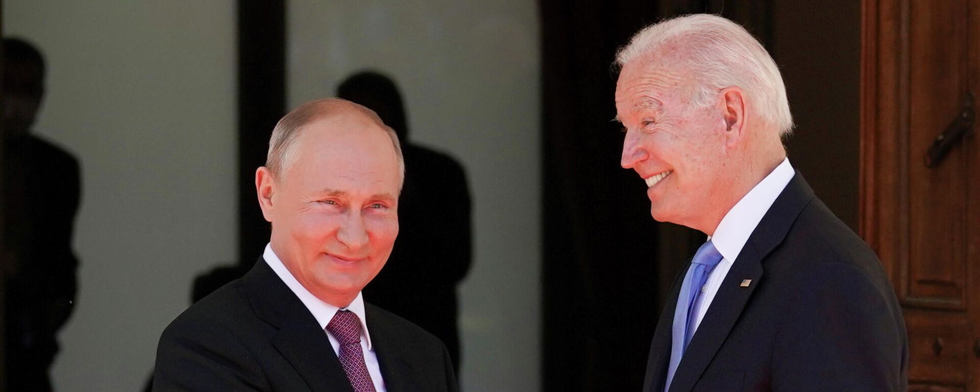 Vladímir Putin, presidente de Rusia, y Joe Biden, presidente de EEUU - Sputnik Mundo, 1920, 09.07.2021