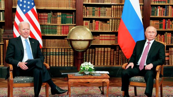 El presidente estadounidense, Joe Biden, y el presidente de Rusia, Vladímir Putin - Sputnik Mundo