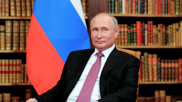 El presidente de Rusia, Vladímir Putin, en la cumbre con Joe Biden - Sputnik Mundo