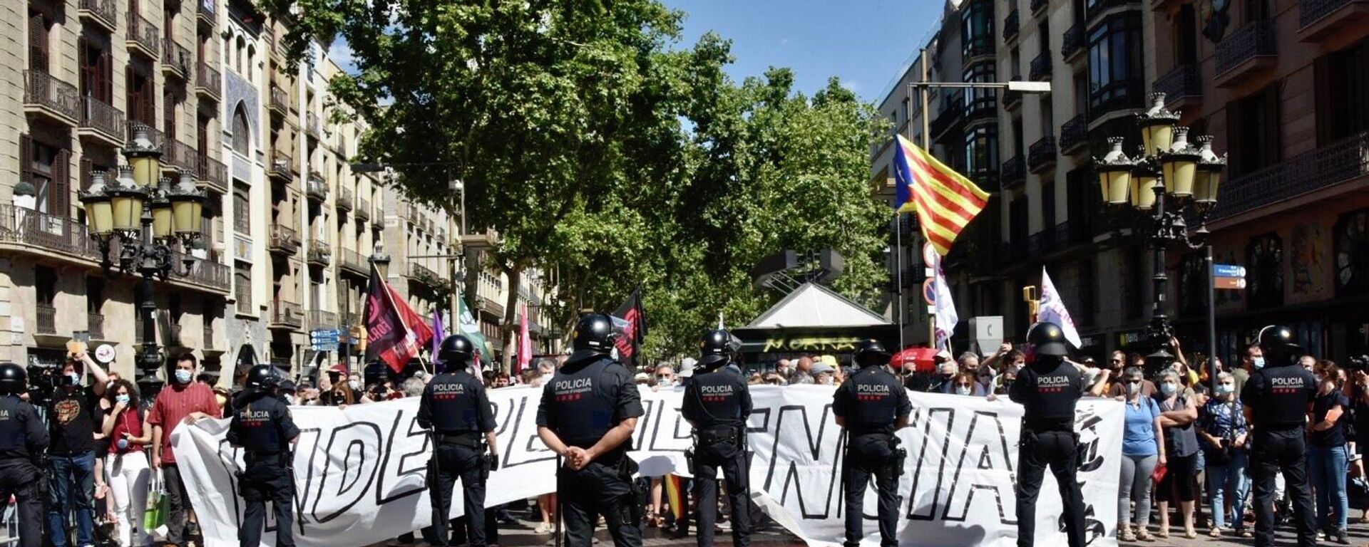 Independentistas catalanes protestan contra la visita del presidente del Gobierno español, Pedro Sánchez - Sputnik Mundo, 1920, 21.06.2021