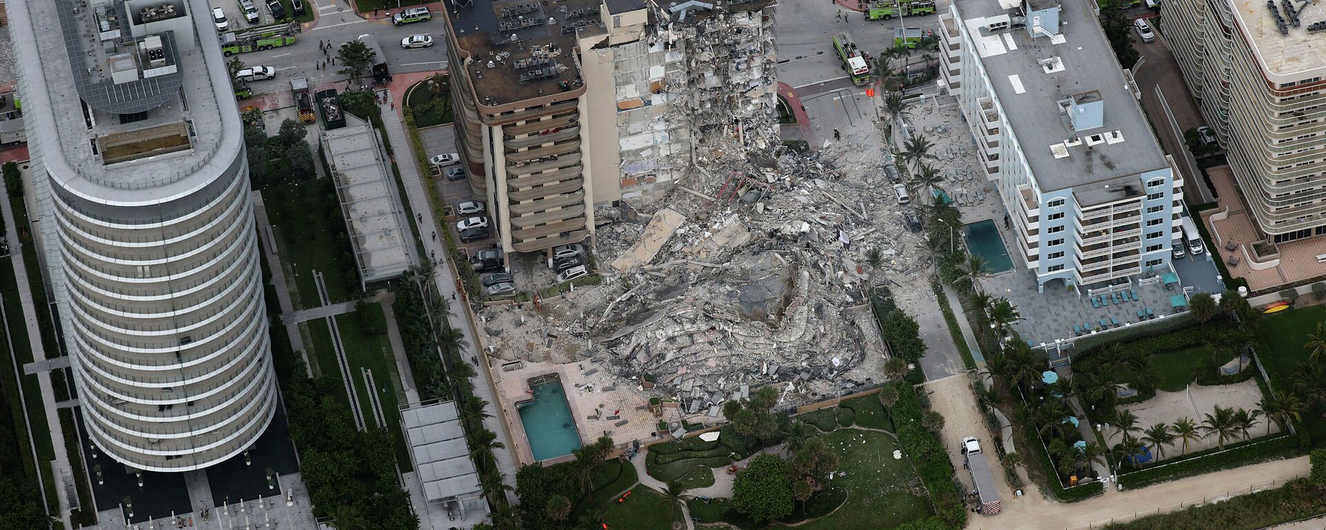 La parte trasera del edificio Champlain Towers South Condo que se derrumbó el 24 de junio, 2021 en Miami - Sputnik Mundo, 1920, 24.06.2021