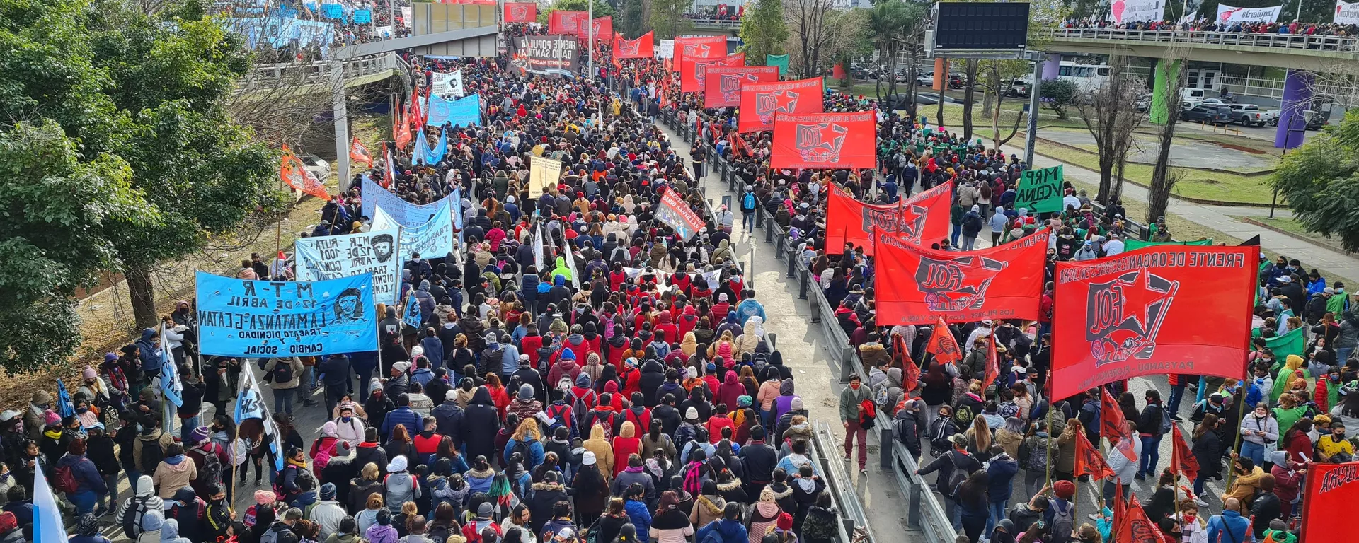 Organizaciones sociales de izquierda realizaron la multitudinaria movilización anual al Puente Pueyrredón - Sputnik Mundo, 1920, 01.12.2023