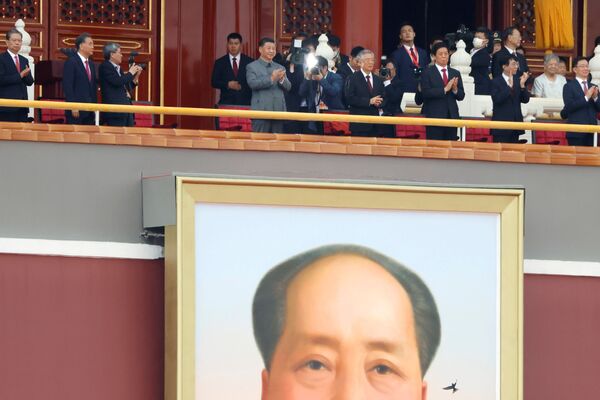 Pekín celebró a lo grande el 100 aniversario del Partido Comunista. En esta ocasión se celebró una reunión solemne en la plaza central del país, Tiananmén, con la participación de toda la cúpula del PCCh y de los representantes de los diversos estamentos de la población. - Sputnik Mundo