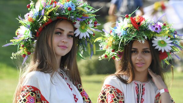 Unas chicas ucranianas (imagen referencial) - Sputnik Mundo