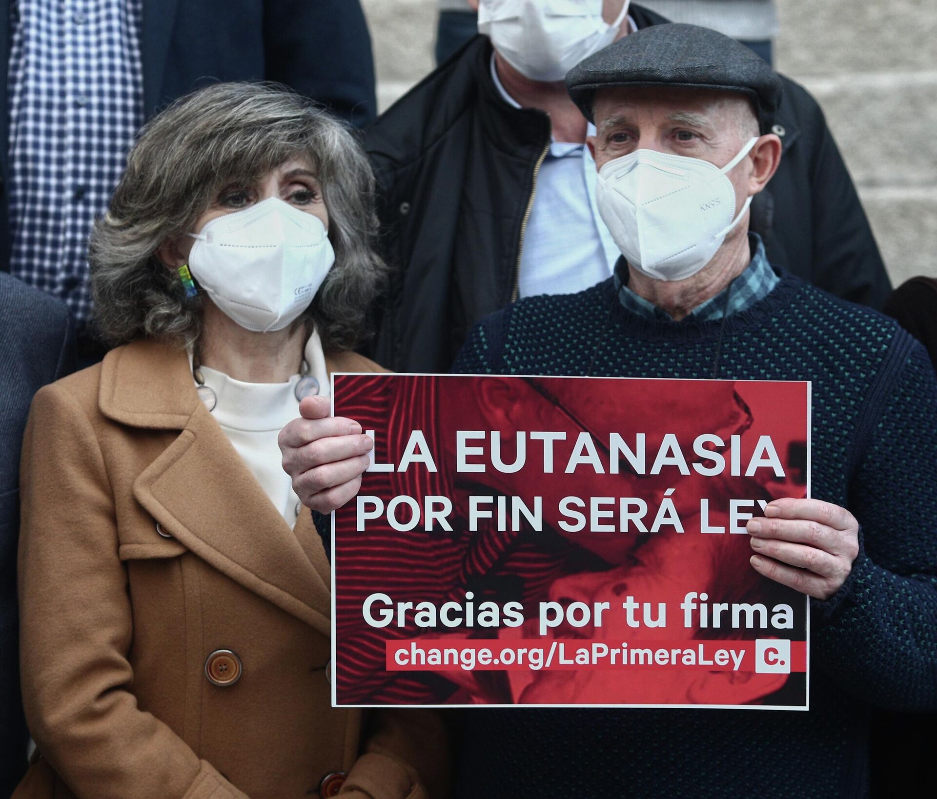Ángel Hernández y la exministra de Sanidad María Luisa Carcedo celebran la aprobación de la ley de la eutanasia - Sputnik Mundo, 1920, 01.07.2021