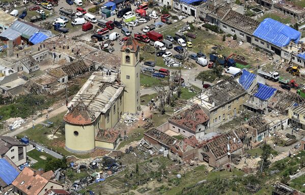 Una vista aérea del pueblo de Moravska Nova Ves, en la República Checa, arrasado por un tornado.   - Sputnik Mundo