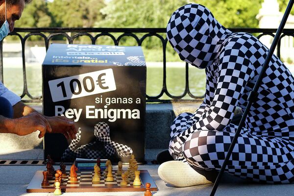 AJEDREZ  La misteriosa vida del Rey Enigma: te regala 100€ si le
