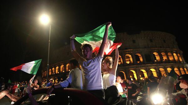 Festejos en Roma tras la victoria de Italia en Eurocopa 2020 - Sputnik Mundo