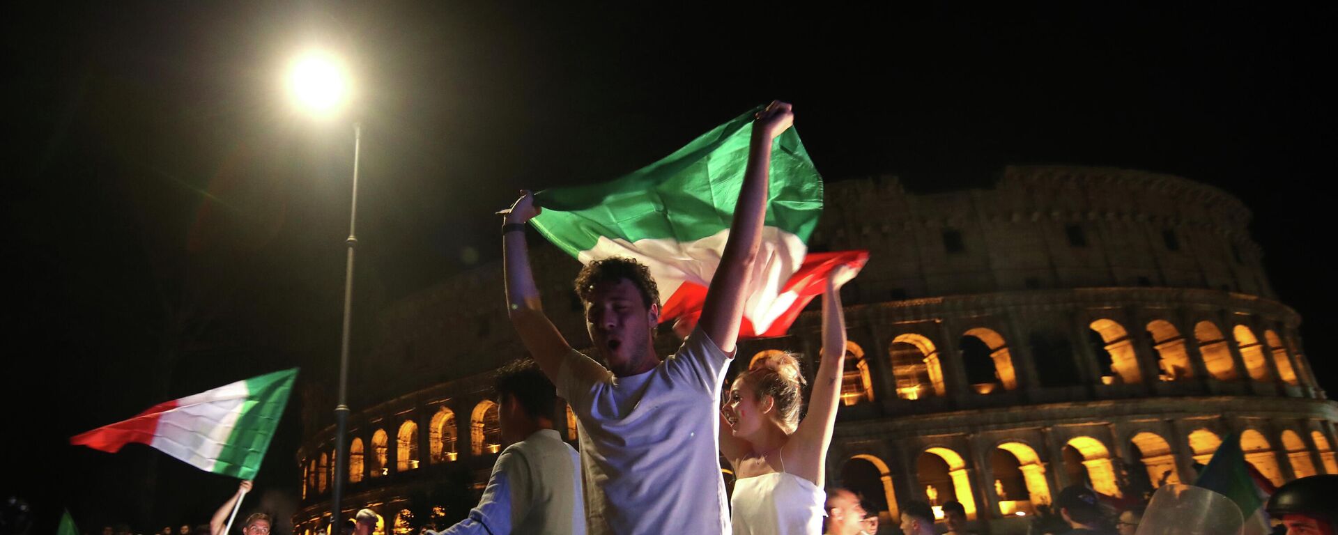 Festejos en Roma tras la victoria de Italia en Eurocopa 2020 - Sputnik Mundo, 1920, 12.07.2021