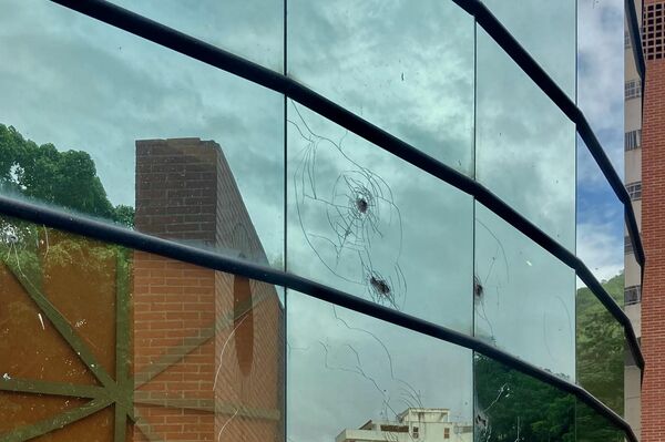 Vidrios rotos en zonas del suroeste de Caracas liberadas por los cuerpos de seguridad de bandas criminales - Sputnik Mundo