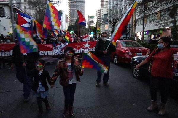 Manifestación en Bolivia en apoyo del Gobierno cubano - Sputnik Mundo