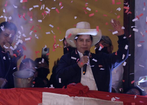 El 11 de abril en Perú se celebraron las elecciones generales en las cuales, entre otros mandatos, se decidía la Presidencia del país. Tras dos reñidas vueltas, el candidato de Perú Libre, Pedro Castillo, se impuso con un mínimo margen sobre la candidata de Fuerza Popular, Keiko Fujimori. - Sputnik Mundo