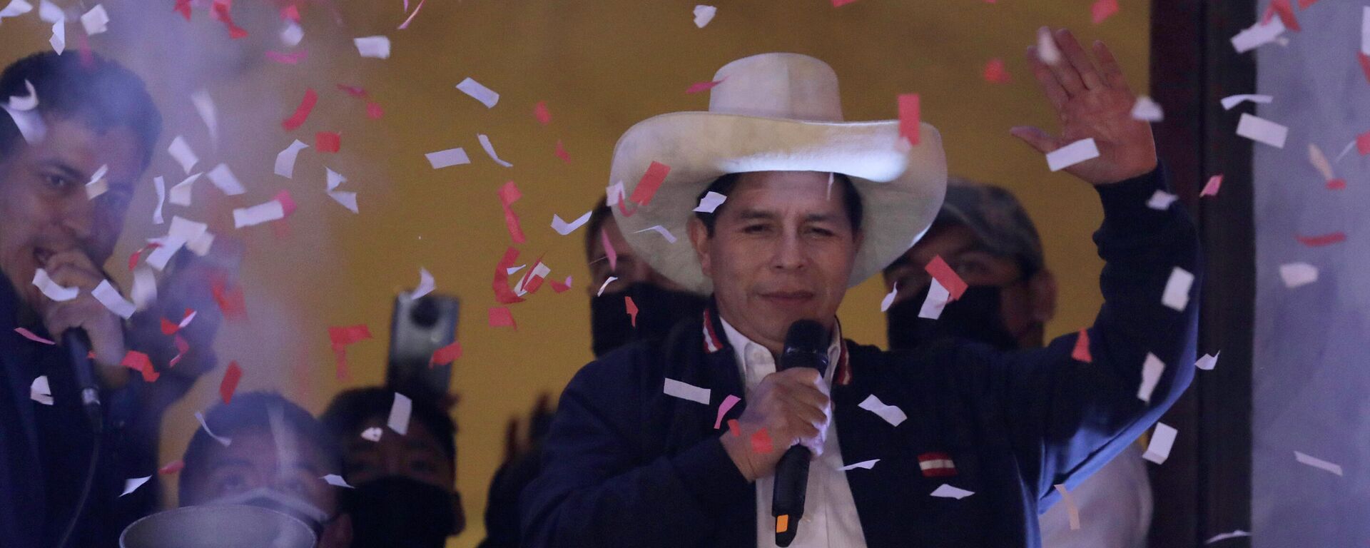 El presidente electo de Perú, Pedro Castillo, celebra su triunfo electoral - Sputnik Mundo, 1920, 23.07.2021