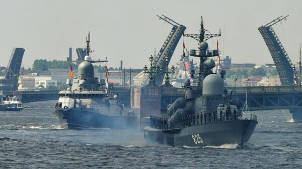 El ensayo del desfile naval con motivo del 325 aniversario de la Armada de Rusia en San Petersburgo - Sputnik Mundo