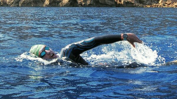 Rafael Megías bordea isla de Ibiza nadando - Sputnik Mundo