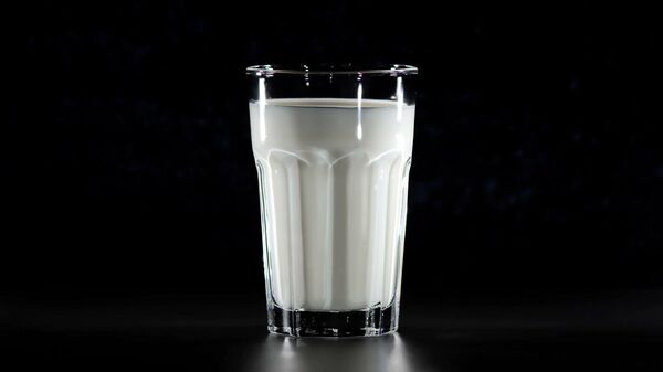 Un vaso de leche - Sputnik Mundo