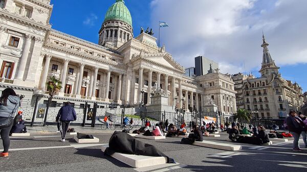 'Colchonazo' en reclamo por las personas en situación de calle en Argentina - Sputnik Mundo