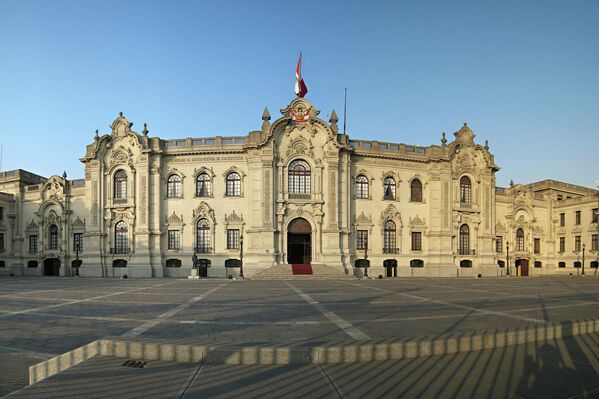 El Palacio de Gobierno de Perú, también llamado Casa de Pizarro, es la sede del Gobierno peruano así como la residencia oficial del presidente. El edificio, de estilo neobarroco, está ubicado en el centro histórico de Lima. - Sputnik Mundo