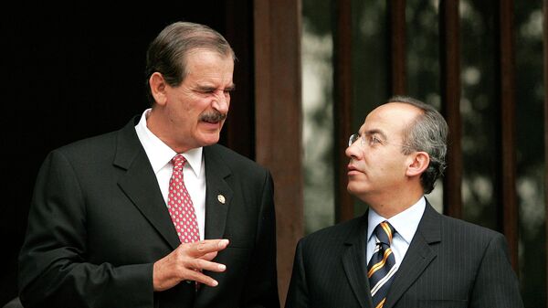 Los expresidentes mexicanos Vicente Fox y Felipe Calderón, Ciudad de México, el 21 de septiembre de 2006 - Sputnik Mundo