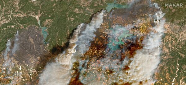 Una vista general de los incendios forestales cerca de Oymapinar, Turquía, el 29 de julio de 2021. - Sputnik Mundo