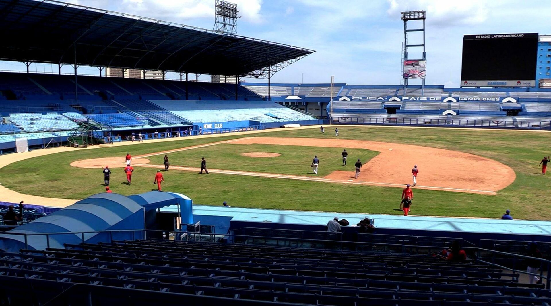 La última adquisición de piezas e insumos para la pantalla gigante del  Estadio Latinoamericano de La Habana costó 10 000 dólares - Sputnik Mundo, 1920, 02.08.2021