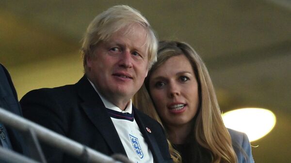 Boris Johnson junto a su esposa, Carrie - Sputnik Mundo