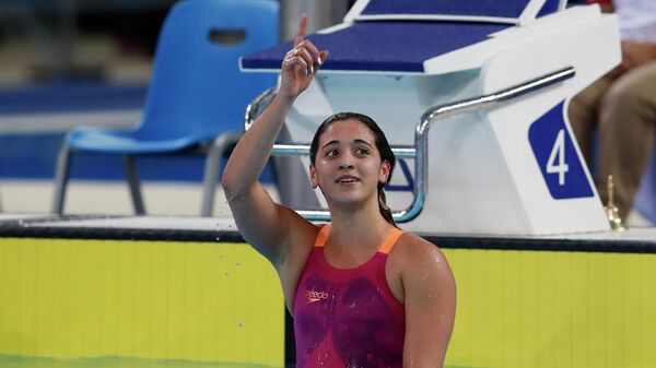 La nadadora argentina Delfina Pignatiello tras ganar una medalla de oro en los Juegos Panamericanos de Lima en 2019 - Sputnik Mundo