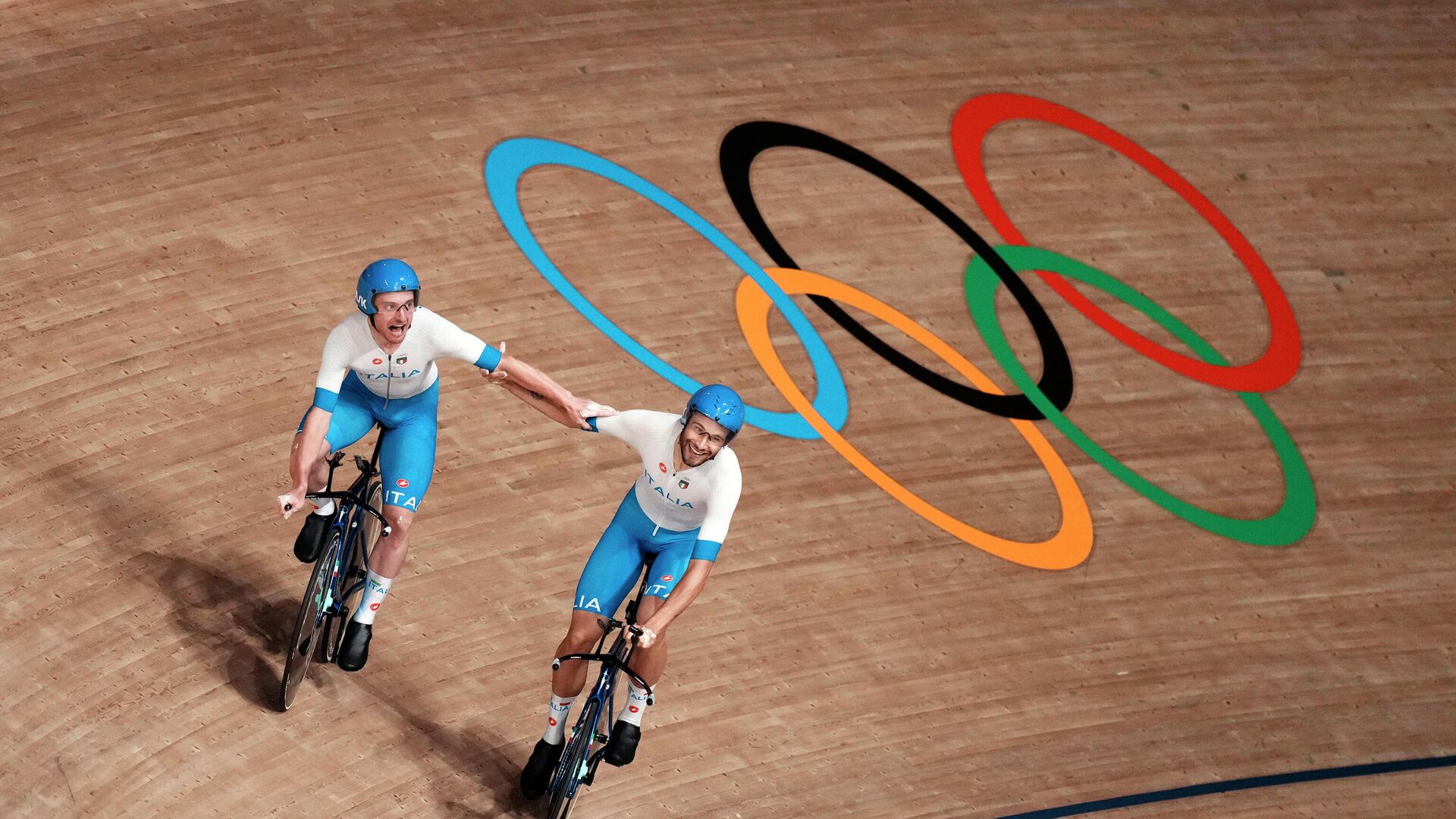 Ciclistas italianos Simone Consonni y Filippo Ganna en los JJOO en Tokio - Sputnik Mundo, 1920, 04.08.2021