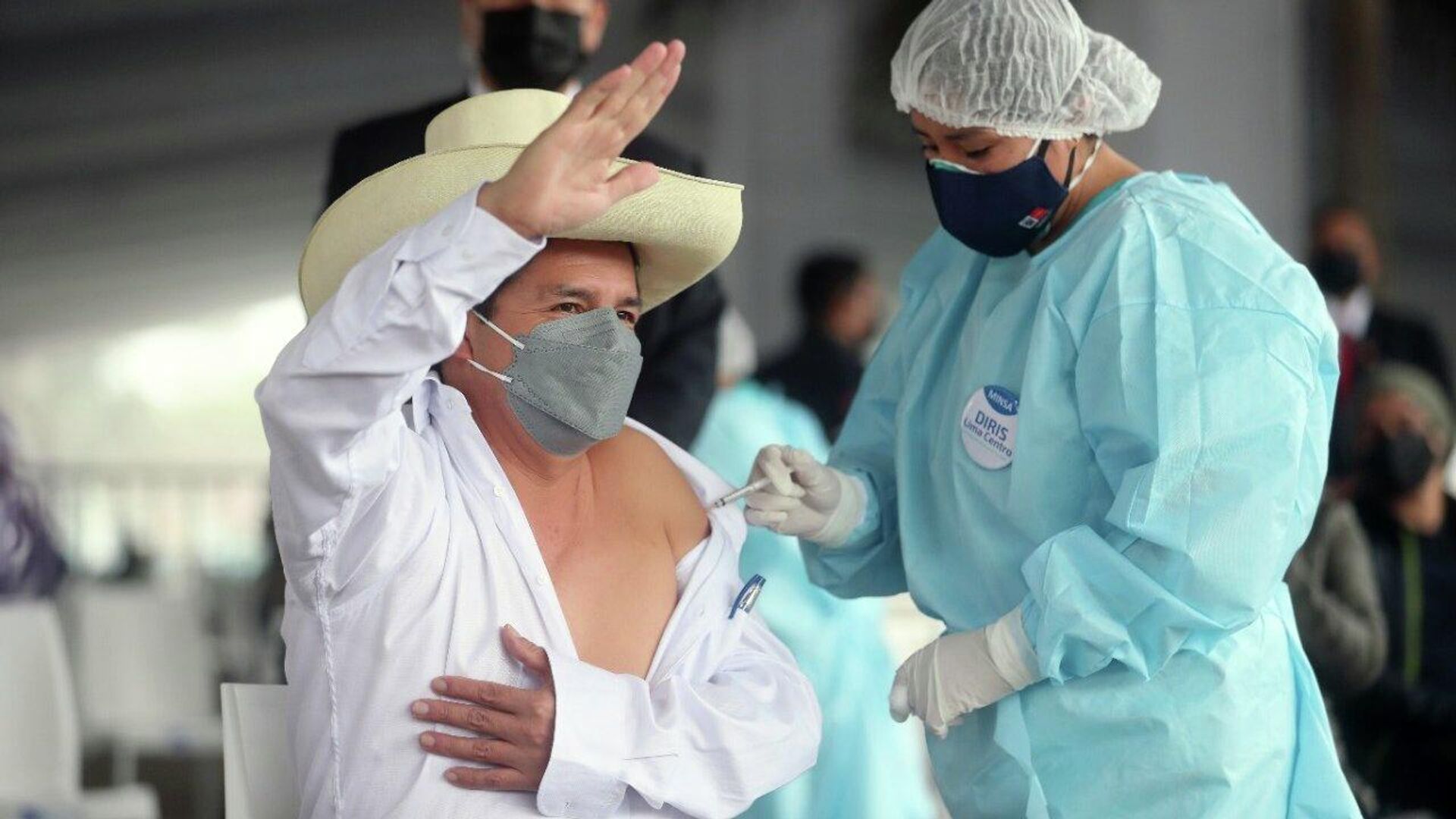 El presidente de Perú, Pedro Castillo, recibe la primera dosis de la vacuna Sinopharm - Sputnik Mundo, 1920, 06.08.2021