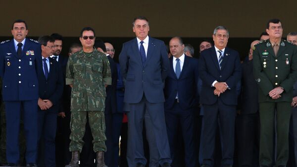 El presidente de Brasil, Jair Bolsonaro, asiste a un desfile militar, Brasilia, Brasil, el 10 de agosto de 2021   - Sputnik Mundo