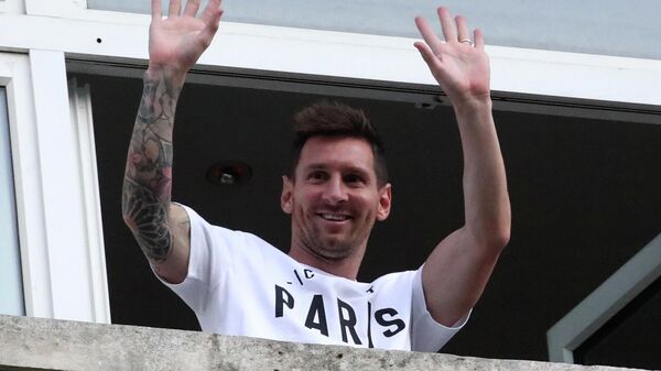Lionel Messi, futbolista argentino, tras su llegada a París para fichar con el club Paris Saint-Germain (PSG), el 10 de agosto del 2021 - Sputnik Mundo