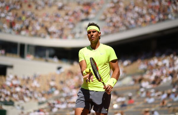 Rafael Nadal, quien nació diestro, aprendió a golpear con la mano izquierda cuando era niño, así obtuvo una ventaja sobre la mayoría de sus rivales y se convirtió en uno de los tenistas con más títulos del mundo. - Sputnik Mundo