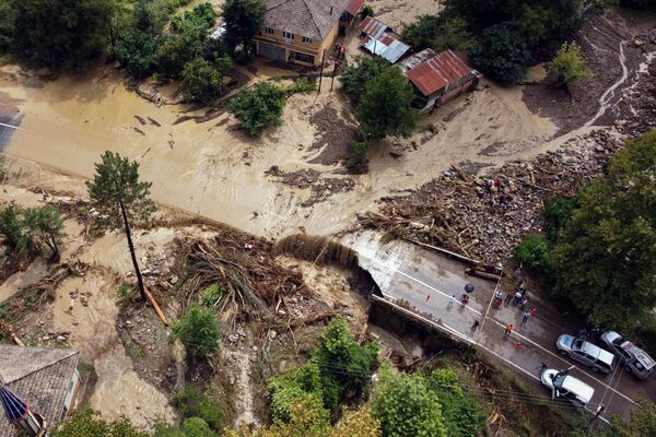 Esta fotografía aérea muestra la destrucción causada por la inundación luego de que fuertes lluvias azotaran la región de la ciudad de Kastamonu (Turquía), el 11 de agosto. - Sputnik Mundo