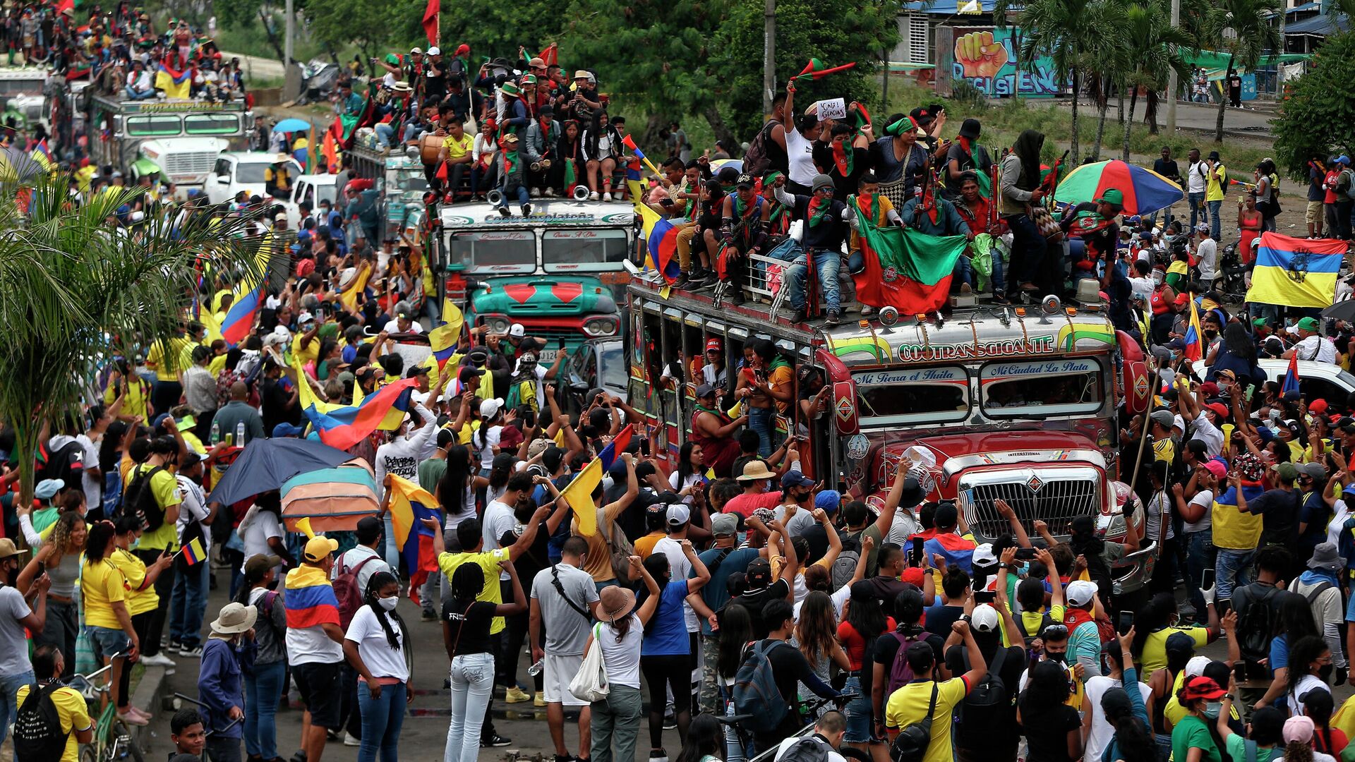 Manifestantes indígenas asisten a una marcha antigubernamental en Cali, Colombia, el miércoles 12 de mayo de 2021 - Sputnik Mundo, 1920, 03.12.2021
